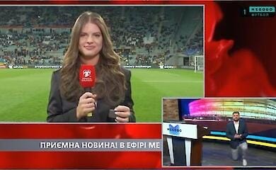 Перед матчем України коментатор у прямому ефірі зробив пропозицію коханій