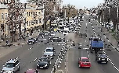 У Києві перекинувся Jeep внаслідок ДТП (відео)