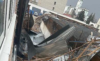 На Київщині буря пошкодила дахи будинків і повалила дерева