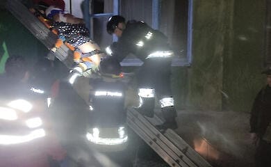 В Донецкой области спасли выпавшую из окна женщину