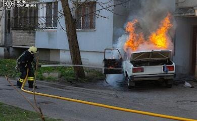 У Сумах згорів автомобіль ВАЗ