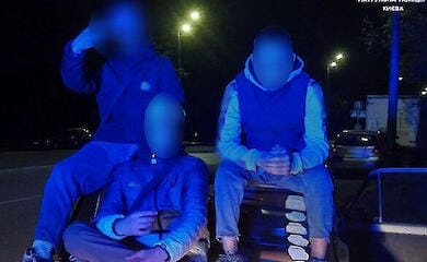 Водій катав друзів на даху авто нічним Києвом (фото)