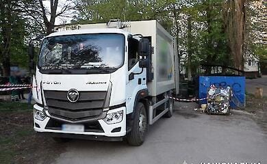 У Житомирі чоловік заснув у сміттєвому баку і загинув через сміттєвоз