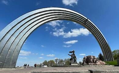 Колишню Арку дружби народів у Києві позбавили статусу пам'ятки