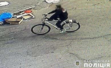У Києві розбійник напав на чоловіка з дитиною