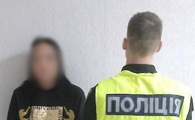 У Києві рецидивістка порізала співмешканця