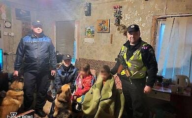 Минреинтеграции объяснило, что делать, если вы оказались под завалами с ребенком