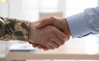 Ветераны бесплатно могут переквалифицироваться на соцработника