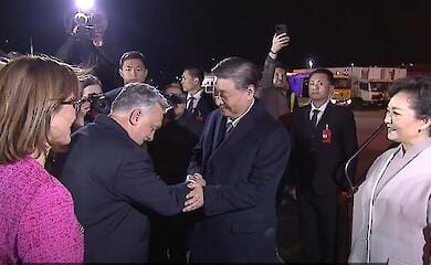 Си Цзиньпин прибыл с визитом в Венгрию