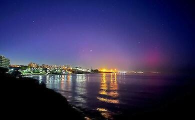 Яскраво-рожеве небо: українці фіксують північне сяйво