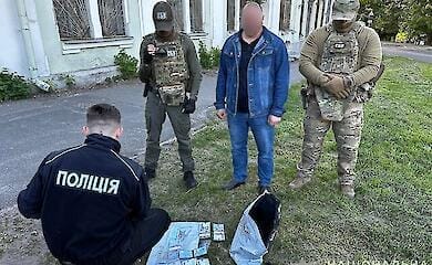 Чиновник Укрзализныци на испытательном сроке попался на взятке