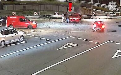 У Києві п'яний водій протаранив відбійник