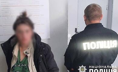 На Теремках жінка пограбувала двох киянок