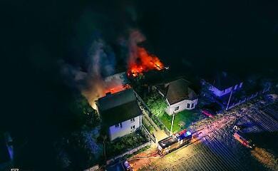 Згорів Mercedes, але два будинки вдалося врятувати від пожежі на Рівненщині