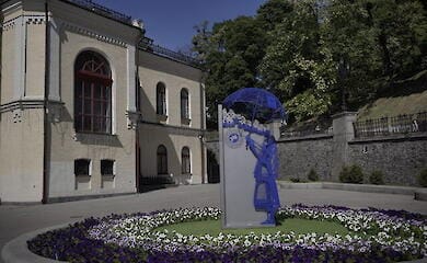 У Києві встановили скульптуру, присвячену 75-й річниці НАТО