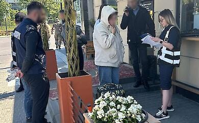 Жінка з інвалідністю пропонувала фіктивний шлюб військовозобов'язаним чоловікам для виїзду за кордон