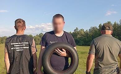 Прикордонники затримали чоловіка, який заплатив $6000 за гумову камеру і "дорожню карту" для перетину кордону