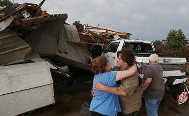 В США мощный торнадо разрушил город