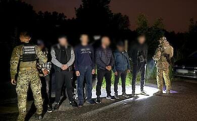 Групу ухилянтів затримали за 50 метрів від кордону