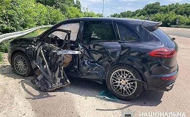 Під Києвом трактор протаранив автівку та перевернувся