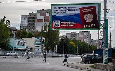 "Будут отбирать новорожденных детей": оккупанты в Луганской области шантажируют рожениц