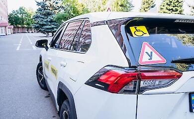Автошколы для лиц с инвалидностью работают уже почти год - МВД