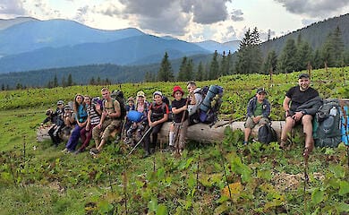 Відпочинок у Карпатах та стипендії: яку допомогу можуть отримати діти переселенців