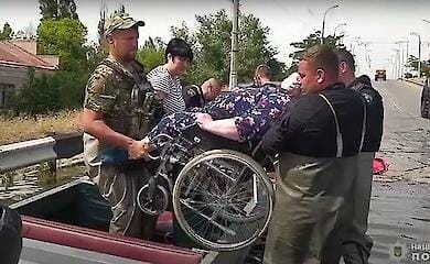 Рік після підриву Каховської ГЕС: в поліції показали відео рятувальної операції