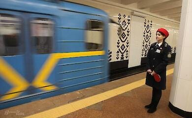 Київський метрополітен, якому не вистачає машиністів, почав наймати жінок