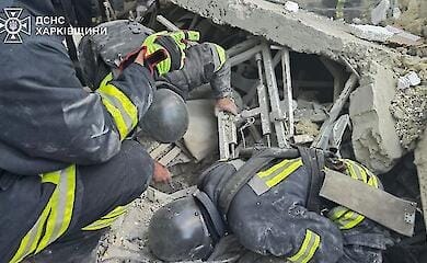 У Харкові рятувальники близько години діставали пенсіонера з-під завалів