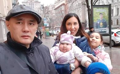 Жена раненого в Киеве казахского журналиста рассказала о его состоянии