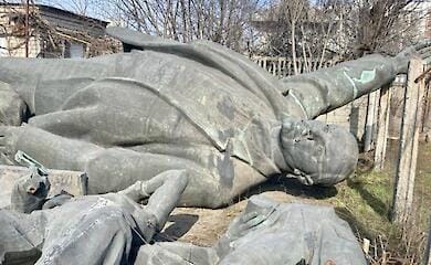 У Запоріжжі продають найбільшу в Україні бронзову статую Леніна