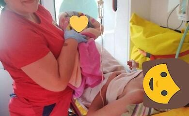 На Одещині лікарі врятували малюка, якого жінка народила в полі