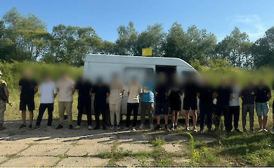 Задержан автобус с 17 уклонистами на границе с Венгрией 
