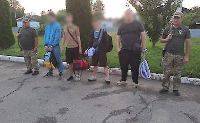 Мужчины заплатили суммарно $21 тысячу за лодку, на которой планировали переплыть Тису