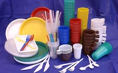 В Україні планують заборонити ватні палички та одноразовий посуд - Міндовкілля