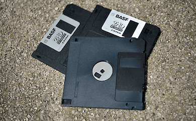 В Японії "перемогли" бюрократію і відмовилися від дискет