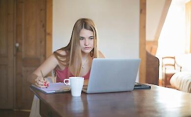 Украинки могут пройти бесплатное обучение в креативных и IT-индустриях