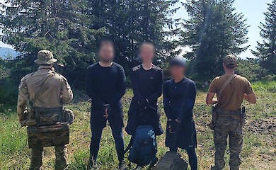 Мужчины 10 суток блуждали в горах, чтобы незаконно пересечь границу