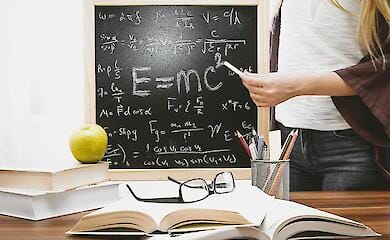 В Украине разрабатывают проект поддержки учителей с ВОТ