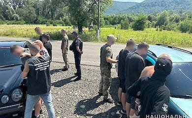 На Закарпатті затримали батька із сином, які допомагали ухильникам потрапити до Румунії 