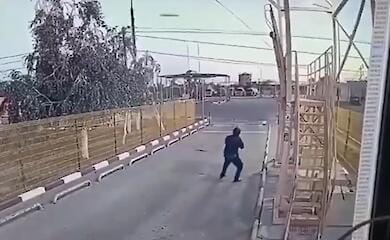 З'явилося відео спроби захистити в РФ антидронною рушницею НПЗ
