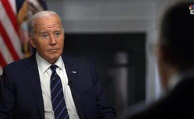 Байден пояснив свої слова "влучити Трампу в яблучко"