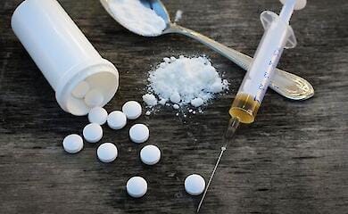 У Києві наркозалежні жінка та два рецидивісти шахрайством добували метадон