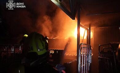 Масштабный пожар в Киеве: горит супермаркет