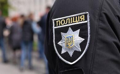 На полицейского напали во время вручения повестки в Ужгороде