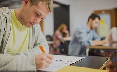 Приказ МОН, который лишил аспирантов-контрактников права на отсрочку, признали недействительным