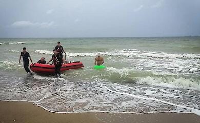 На Одещині водолази врятували чоловіка у відкритому морі