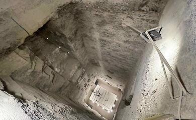 Вертикальная шахта в пирамиде Джосера, которая сверху перекрыта куполом