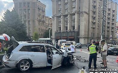 У центрі Києва, біля Майдану Незалежності іноземець влаштував ДТП